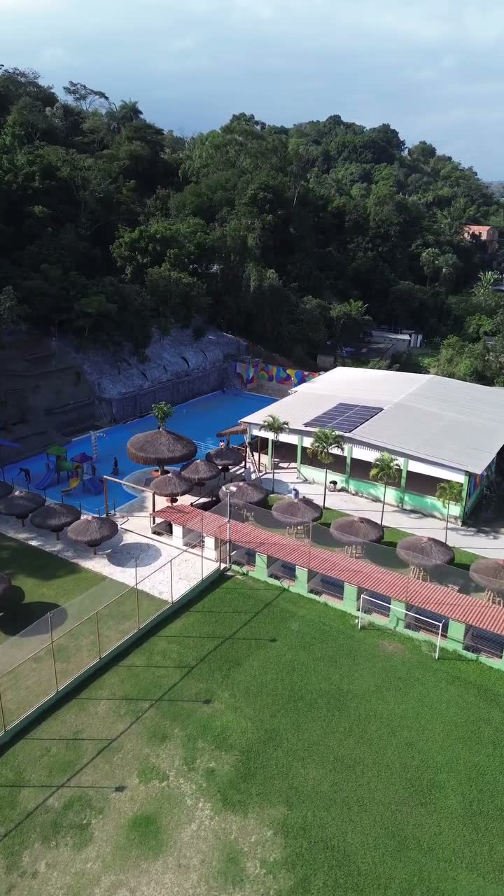O sítio inteiro, do campo à piscina